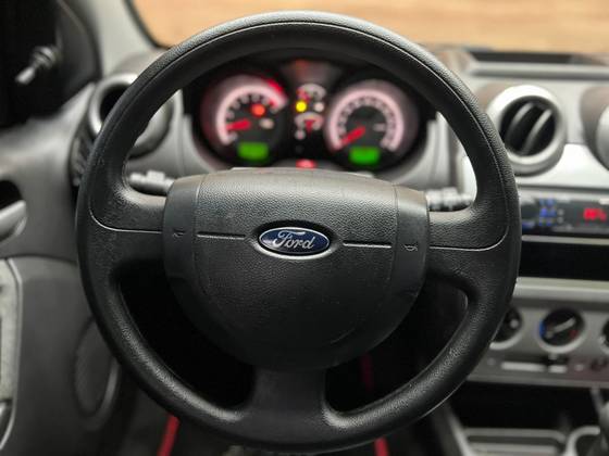 FORD FIESTA 1.6 ROCAM HATCH 8V FLEX 4P MANUAL